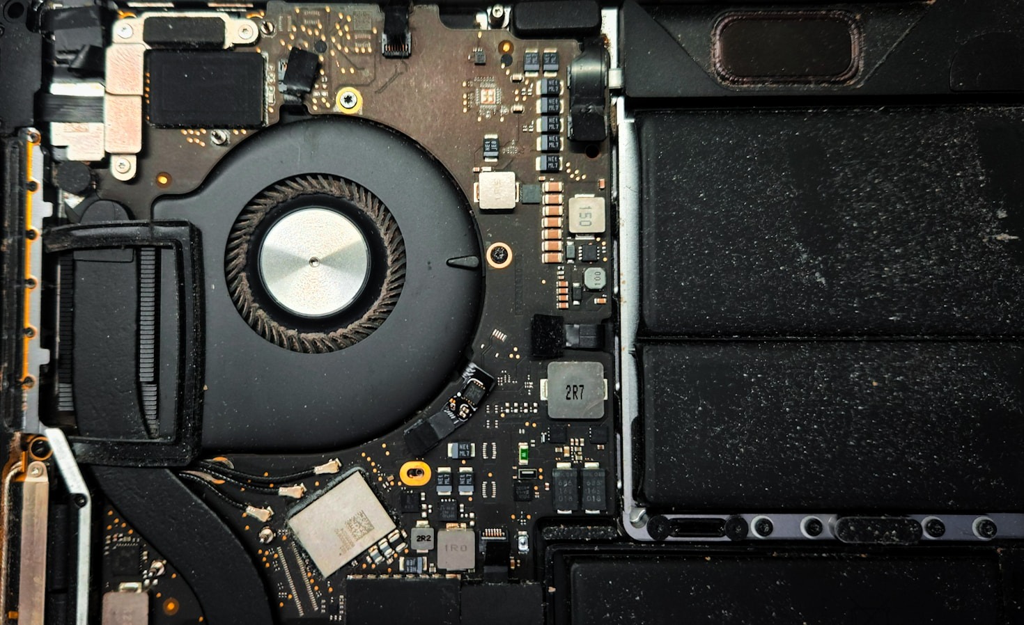 Innovative Graphic Design Trends to Follow